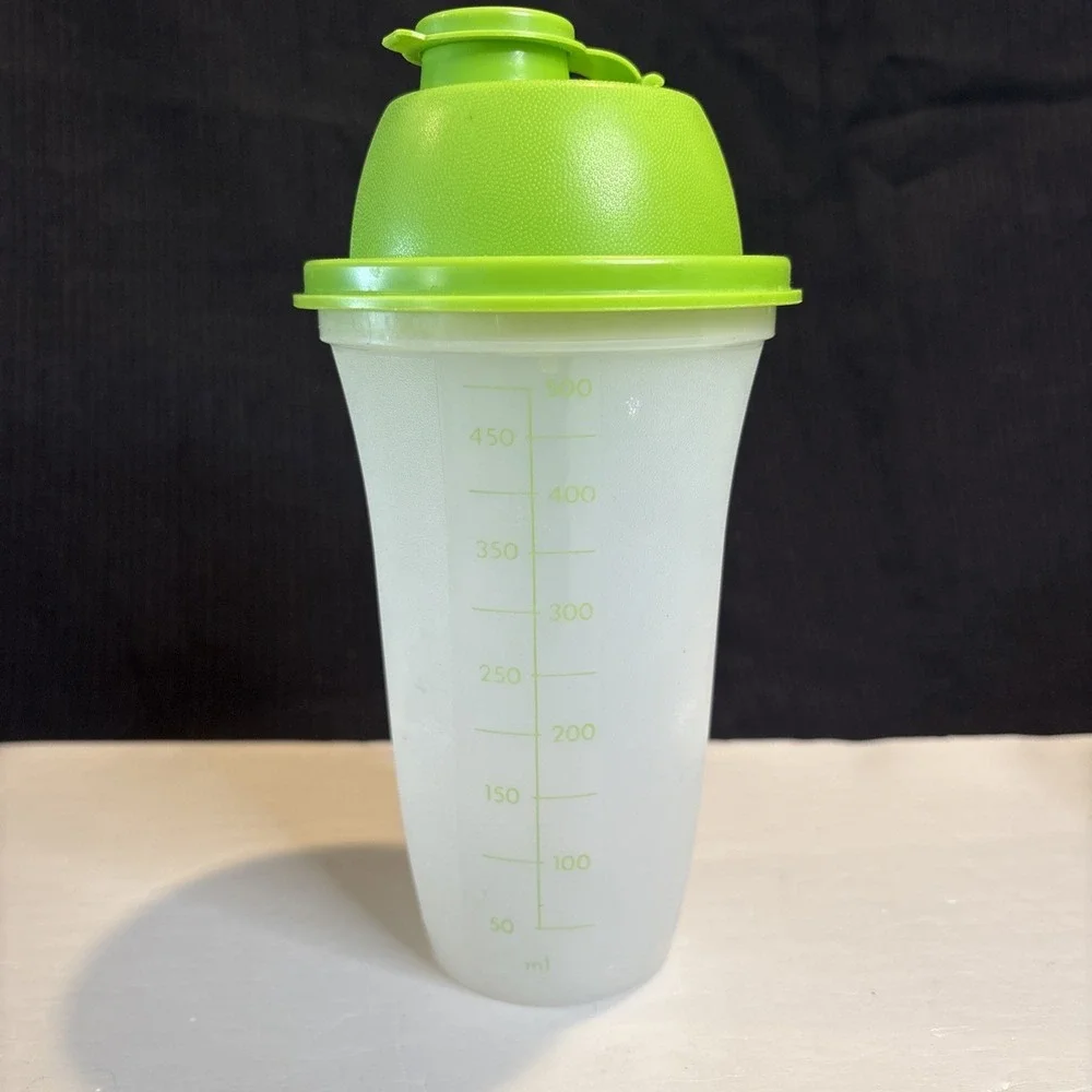 Tupperware Bottle Quick Shaker Blender Green 16 oz Salad Dressing Mixer 844-26